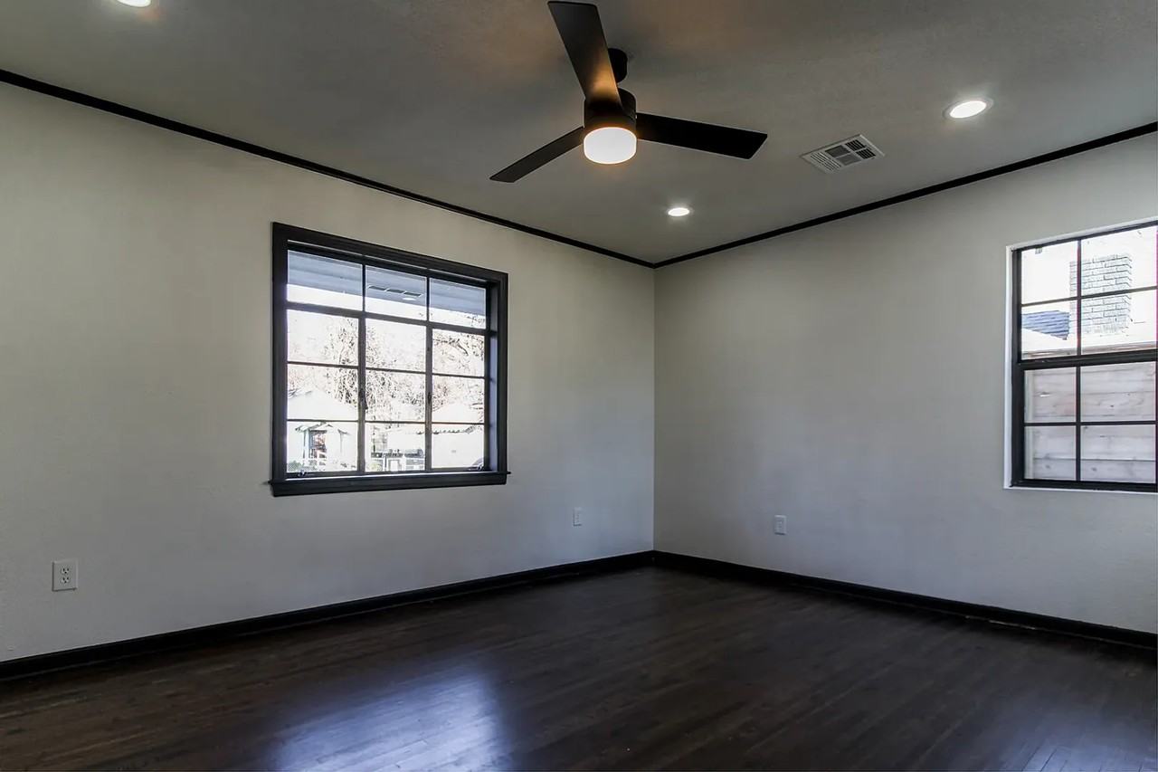 608 E Zion St - Photo 4 of 8