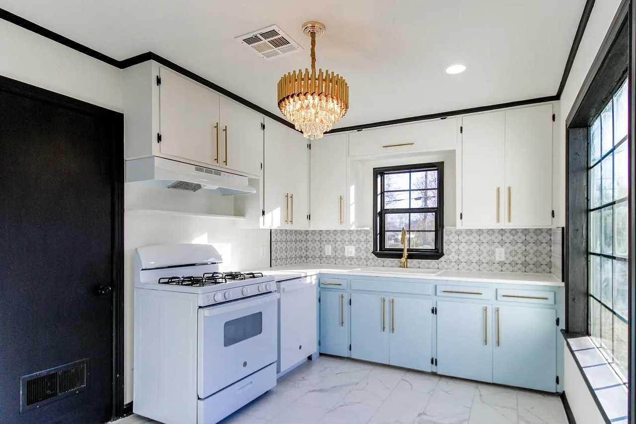 608 E Zion St - Photo 5 of 8