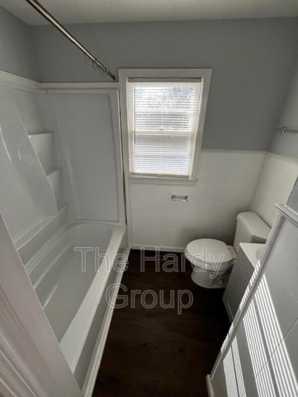 220 Wesley St - Photo 3 of 11