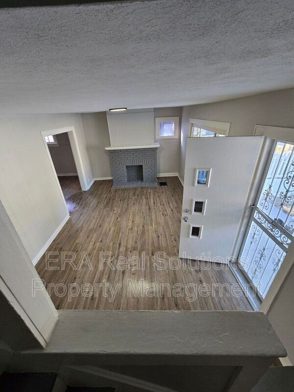 238 Eldon Ave - Photo 3 of 26