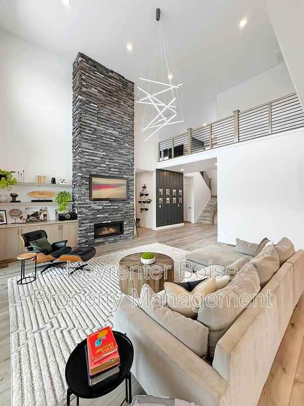 8148 W Brooks Dr - Photo 3 of 25