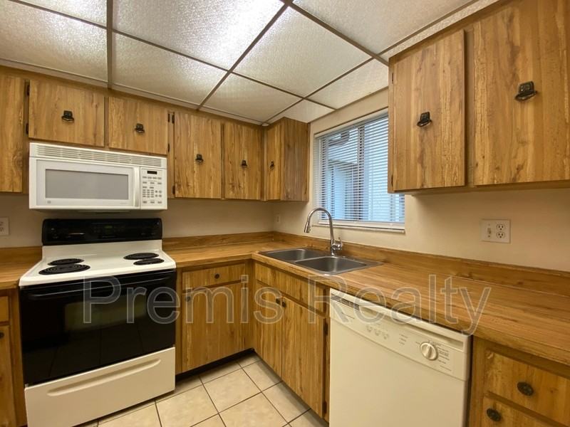 2913 Lichen Ln - Photo 7 of 21