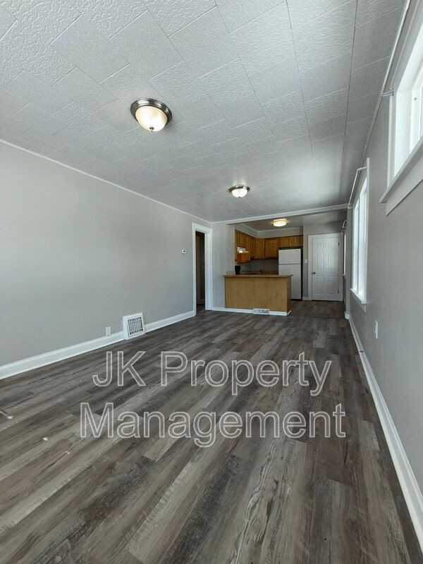 1703 2nd Ave S - Photo 4 of 21