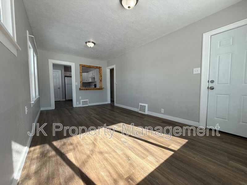 1701 2nd Ave S - Photo 3 of 17