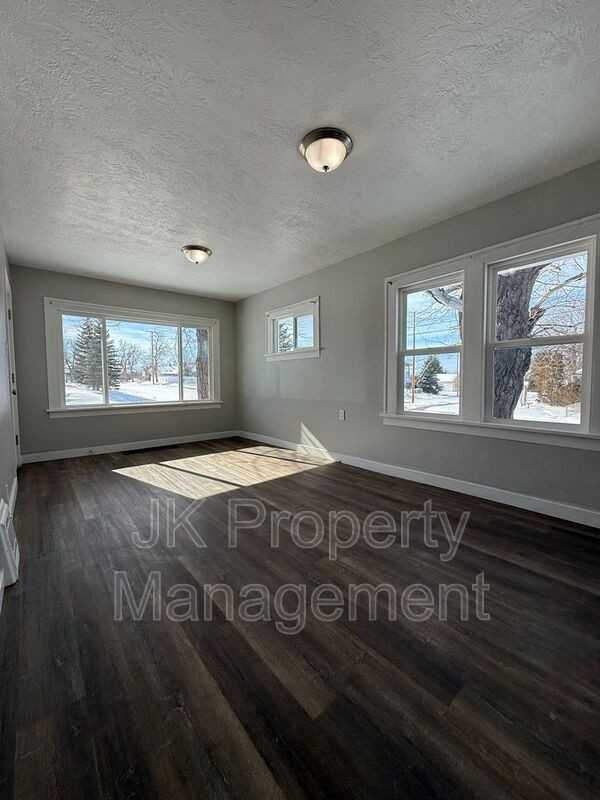 1701 2nd Ave S - Photo 4 of 17