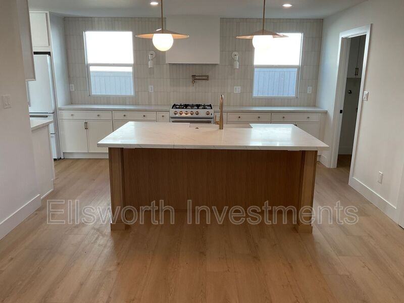 5644 Regis Ave - Photo 3 of 35