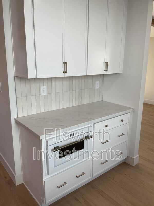 5644 Regis Ave - Photo 5 of 35