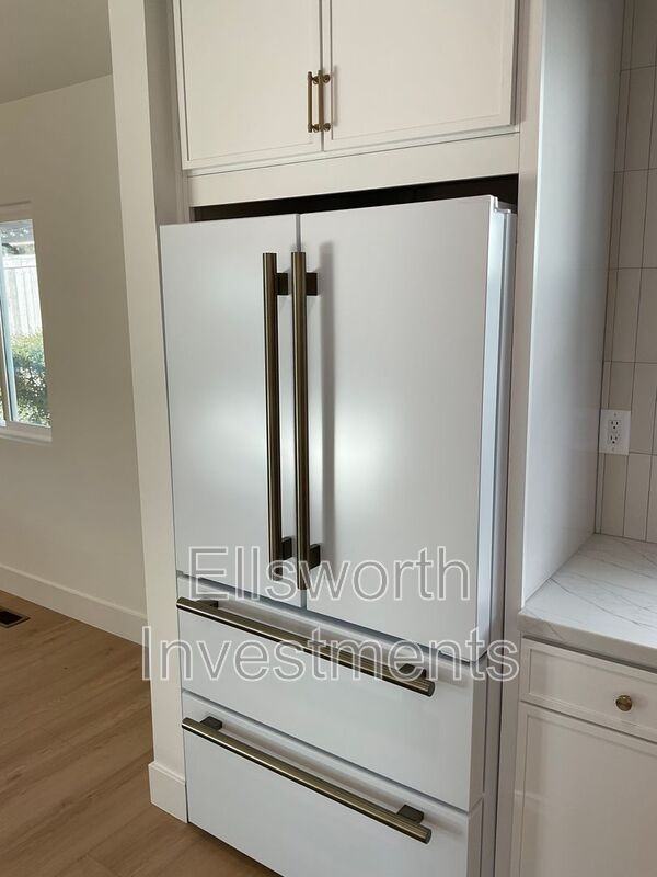 5644 Regis Ave - Photo 7 of 35