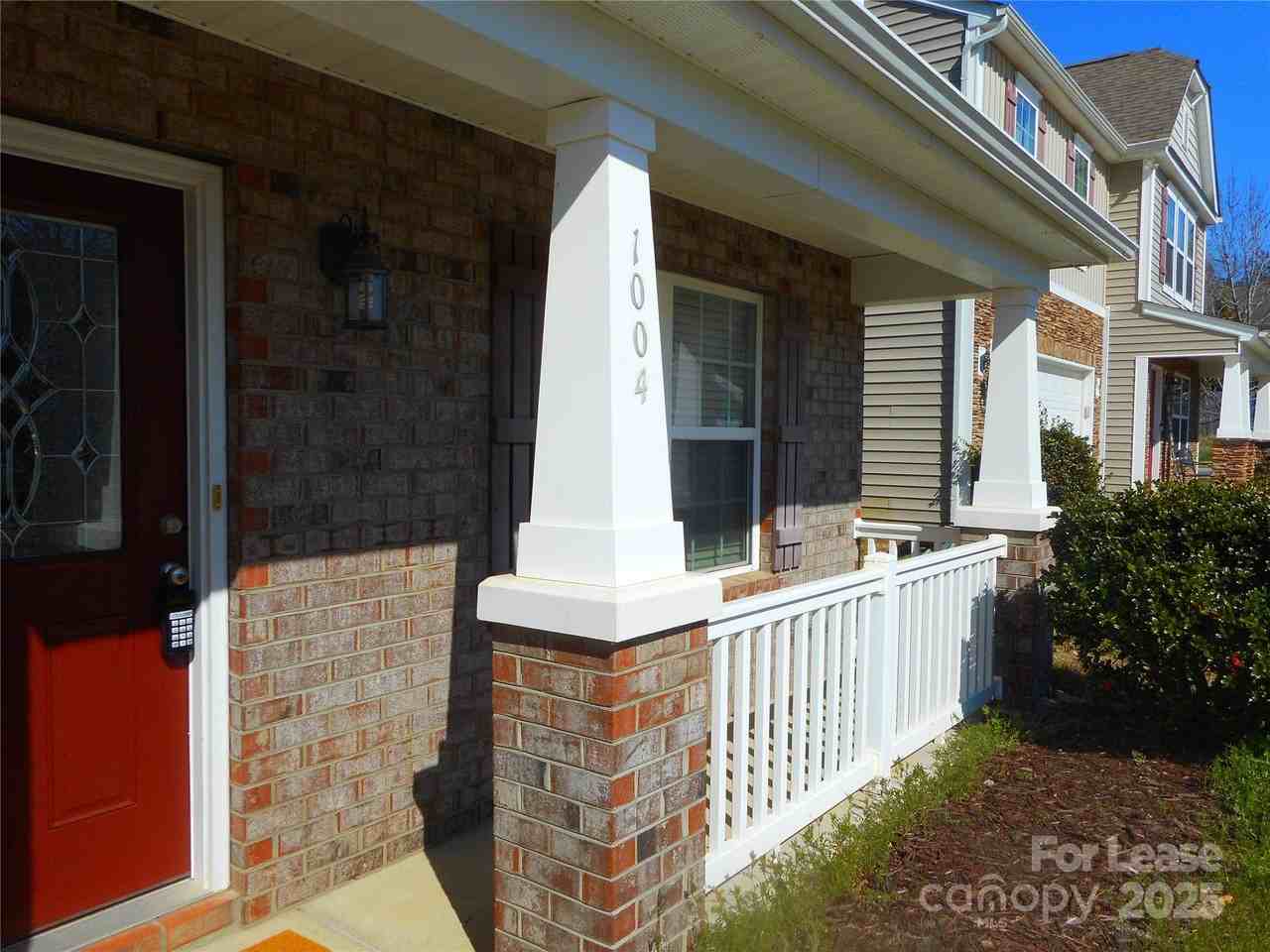 1004 Marcus St - Photo 2 of 26