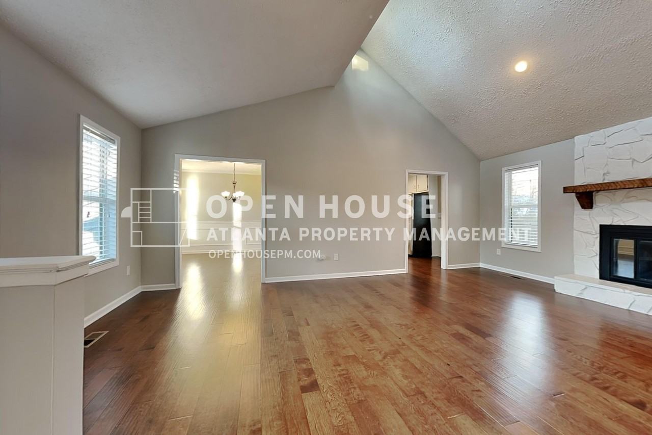 1168 Norfolk Dr Nw - Photo 3 of 23