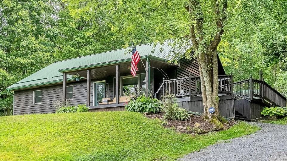 704 Old Crellin Rd - Photo 3 of 17