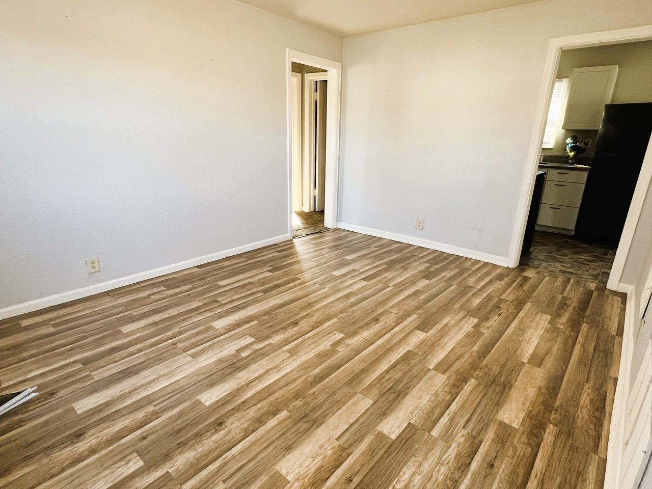 1653 N Erie Ave - Photo 2 of 10