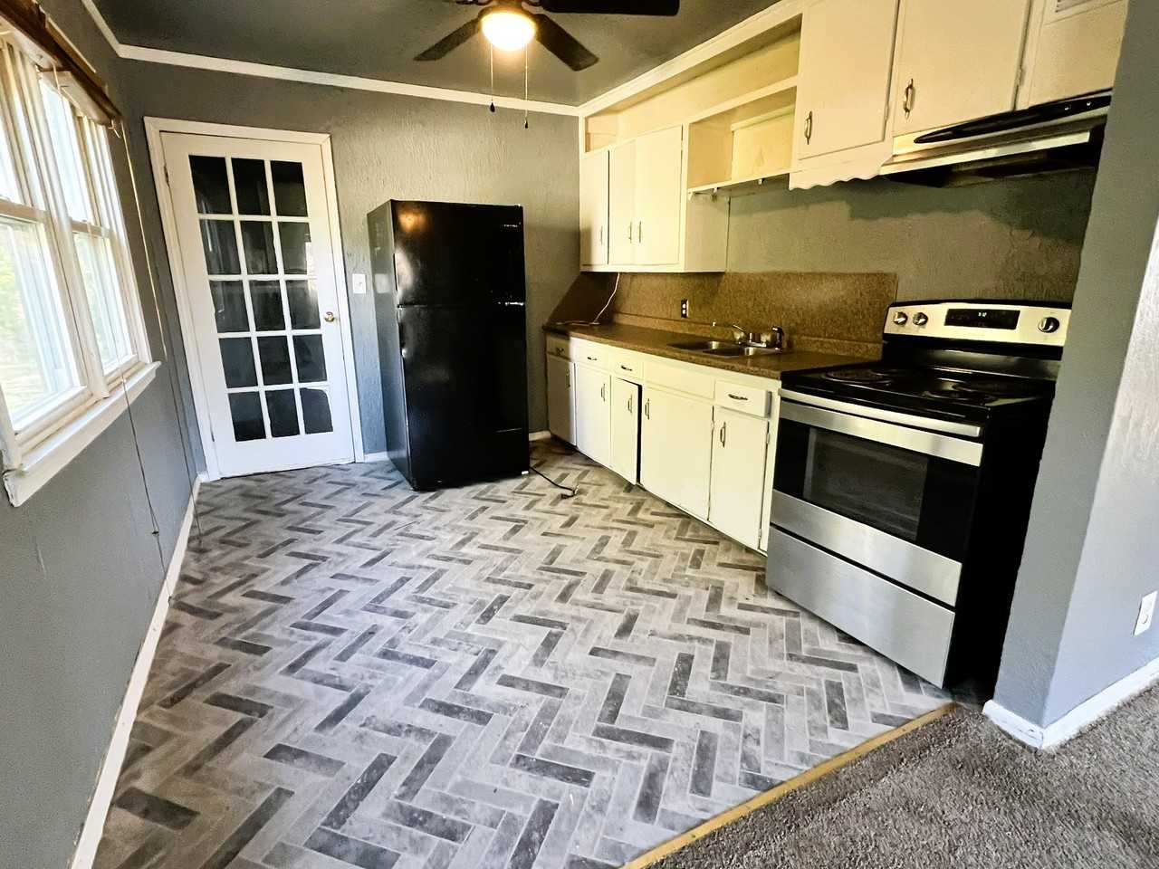 1822 N Kansas Ave - Photo 3 of 8