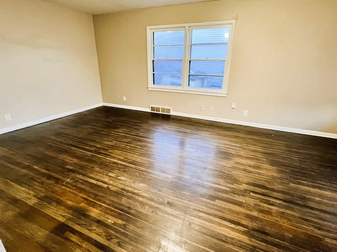 832 N Illinois St - Photo 3 of 16