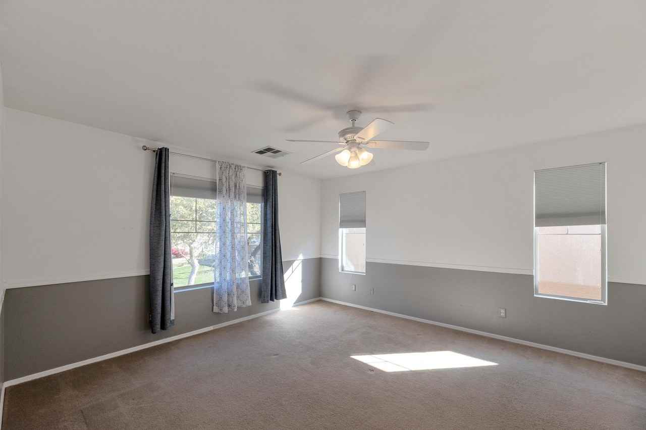 3745 E Kerry Ln - Photo 4 of 22