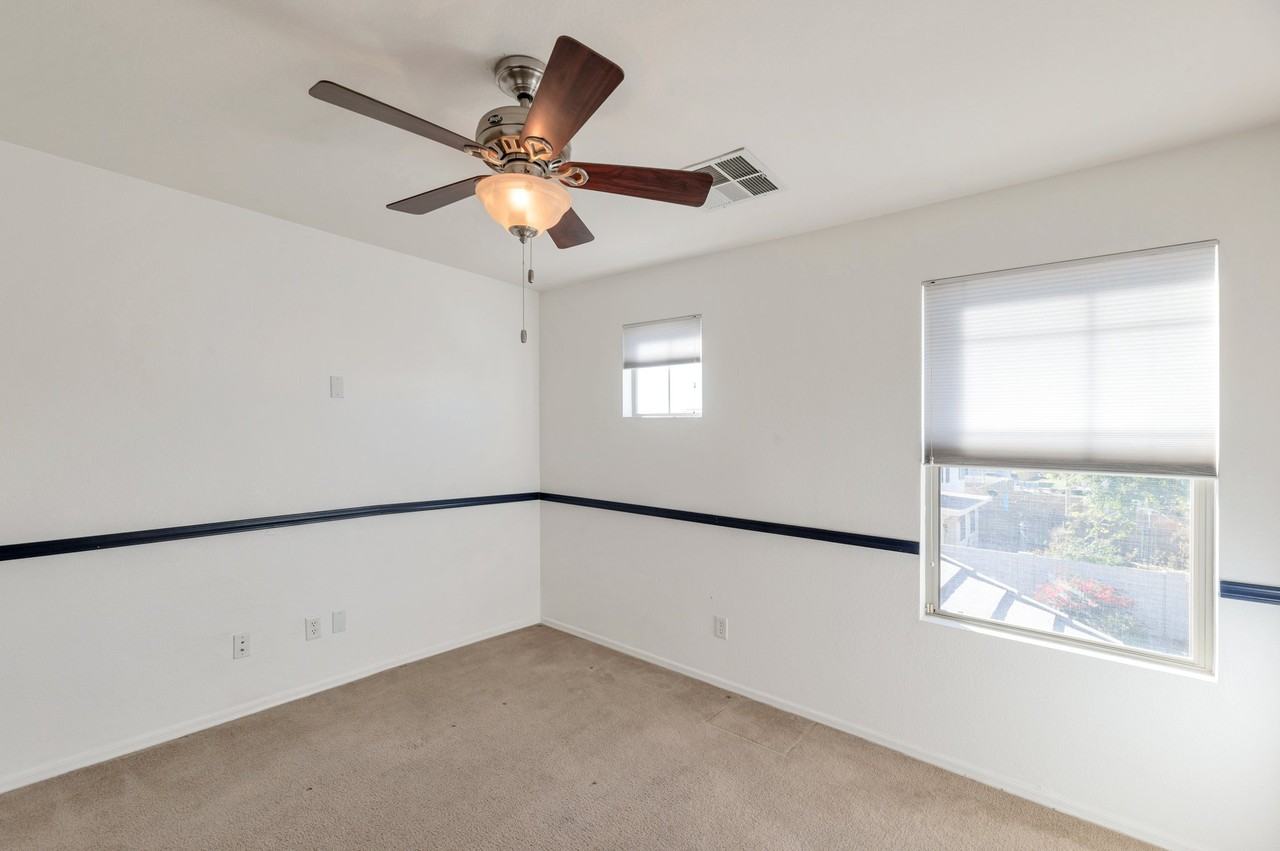 3745 E Kerry Ln - Photo 6 of 22