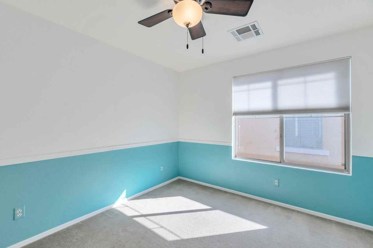 3745 E Kerry Ln - Photo 7 of 22