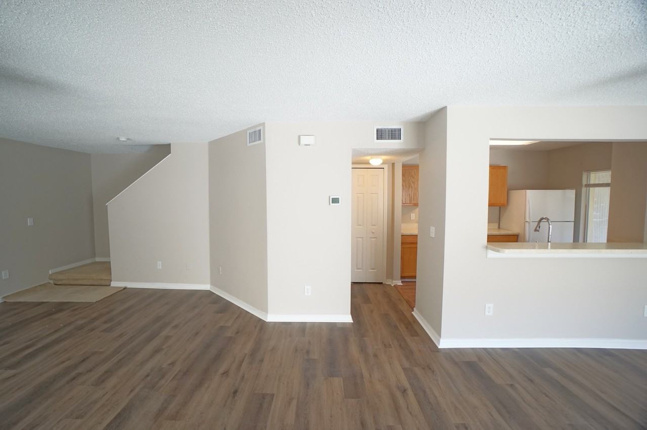 10811 Brickside Ct - Photo 5 of 20