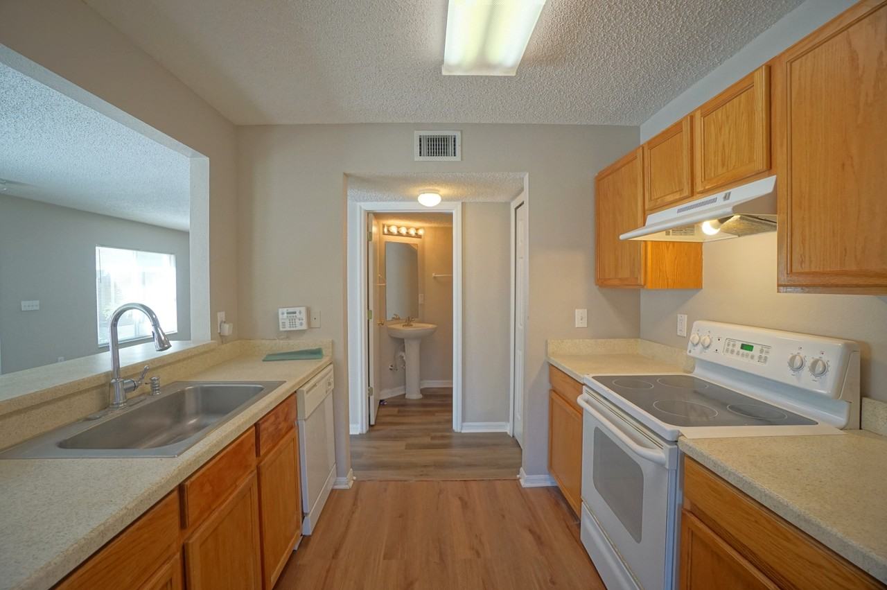 10811 Brickside Ct - Photo 4 of 20