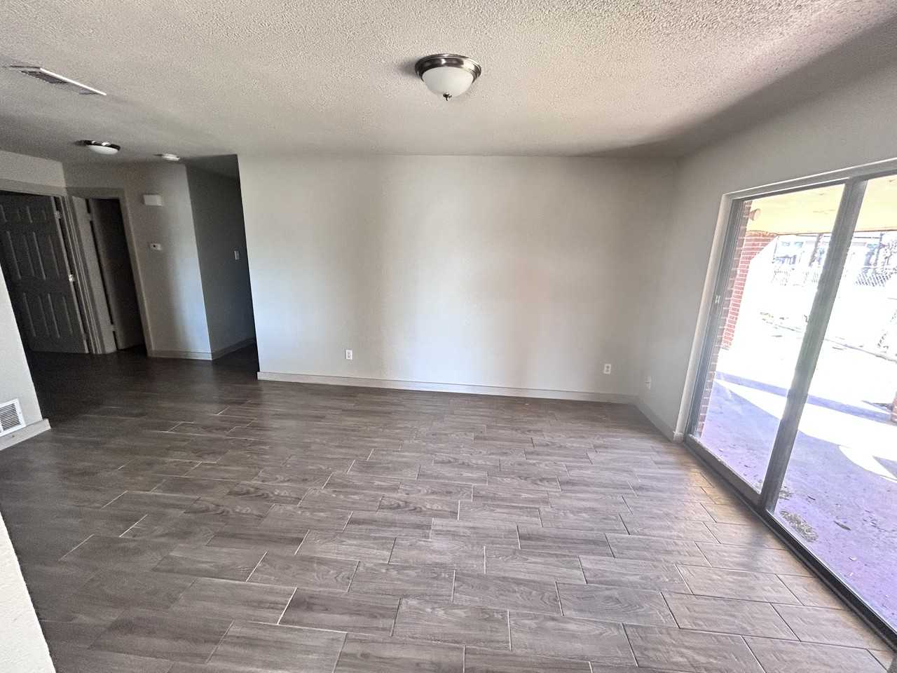 5001 Greenlee Dr - Photo 2 of 15