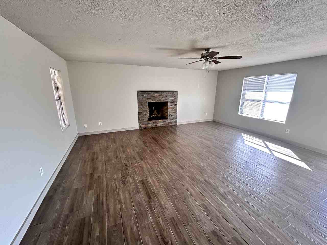 5001 Greenlee Dr - Photo 3 of 15