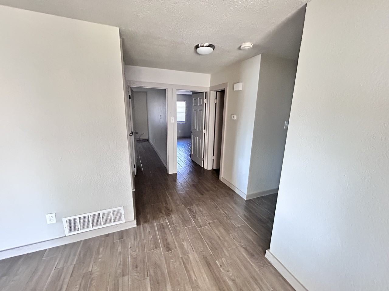 5001 Greenlee Dr - Photo 4 of 15