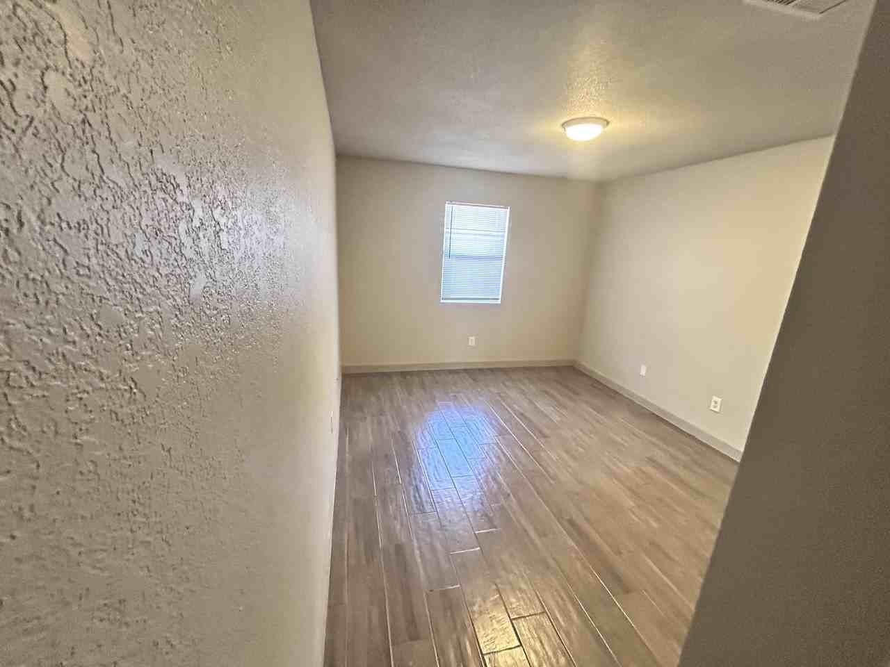 5001 Greenlee Dr - Photo 6 of 15