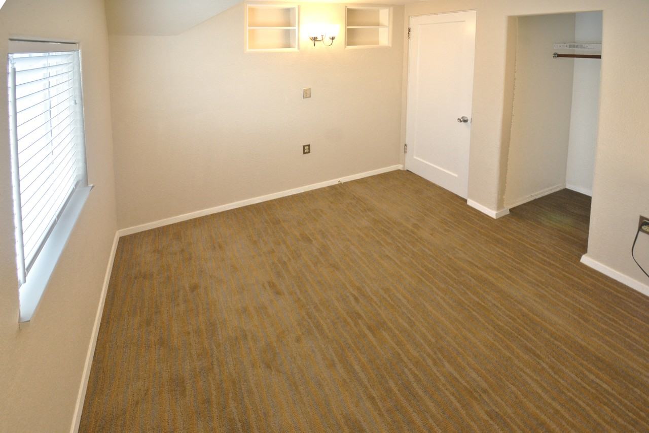 2065 Nw 34Th St - Photo 3 of 14