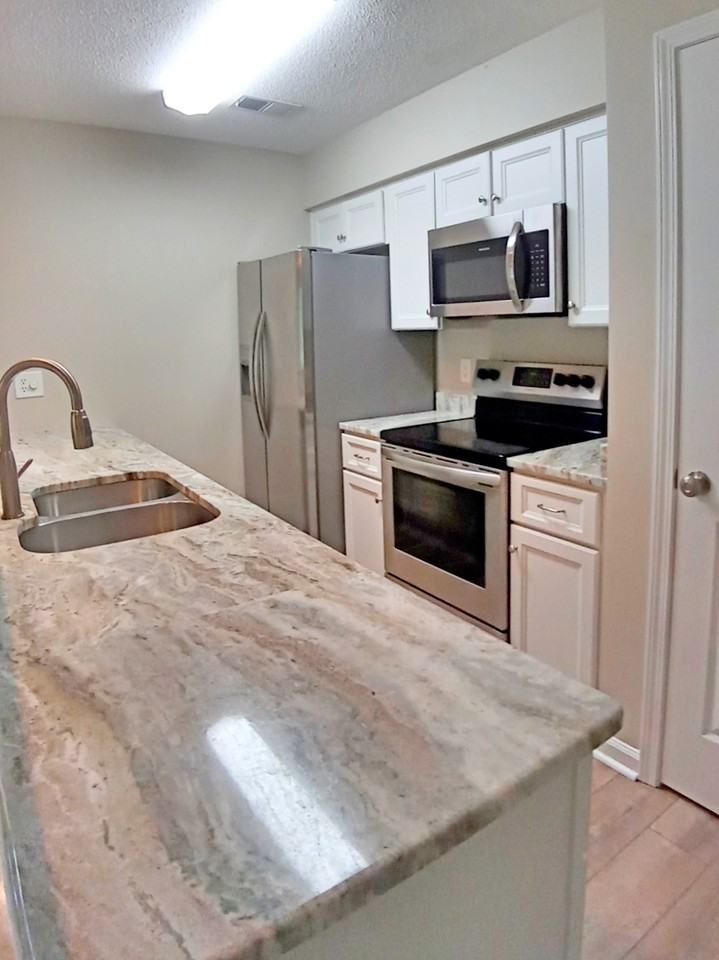 664 Tupelo Ln #8B - Photo 3 of 15