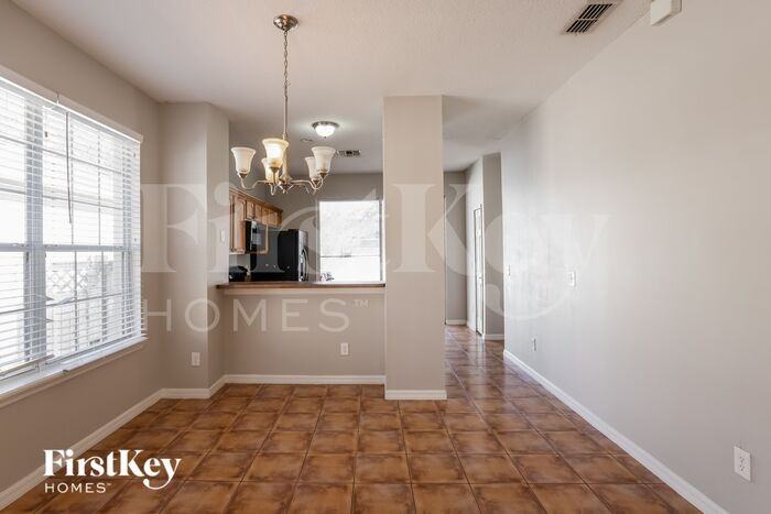 321 N Hampton Ave - Photo 3 of 16