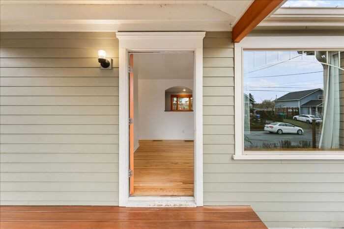 335 Se 75th Ave - Photo 3 of 16