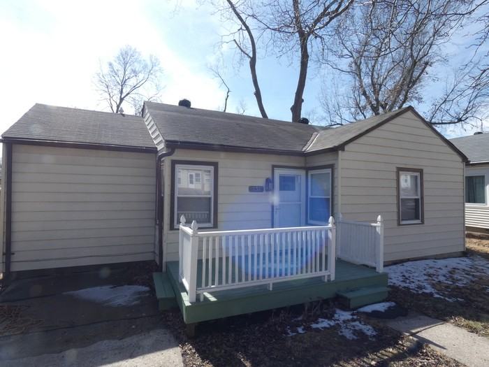731 Ne 45th St - Photo 2 of 15