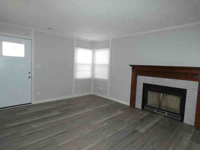 731 Ne 45th St - Photo 3 of 15