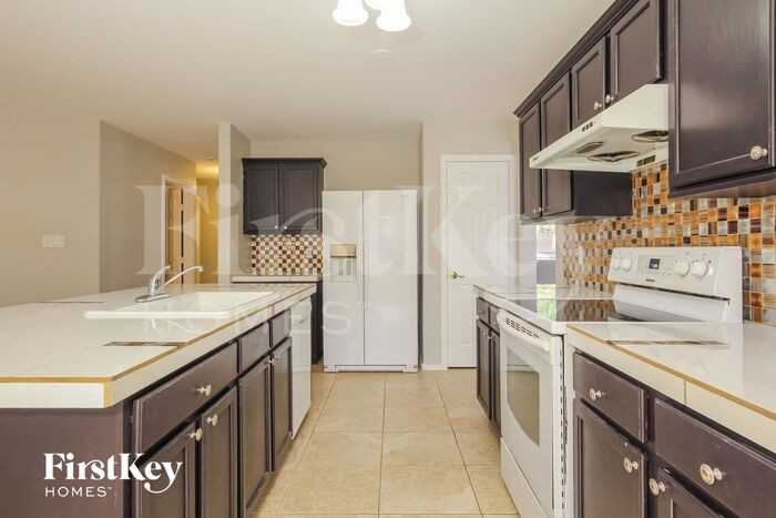 8825 W Quail Ave - Photo 3 of 15