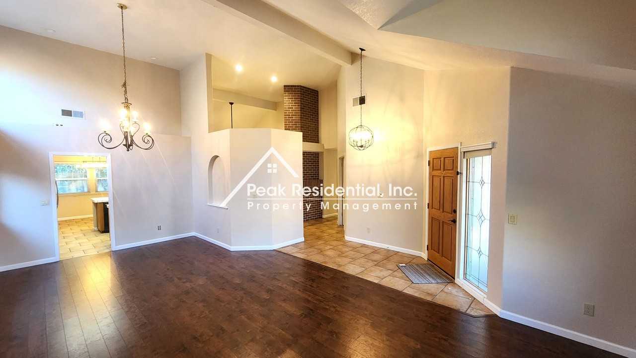 244 Silberhorn Dr - Photo 2 of 31