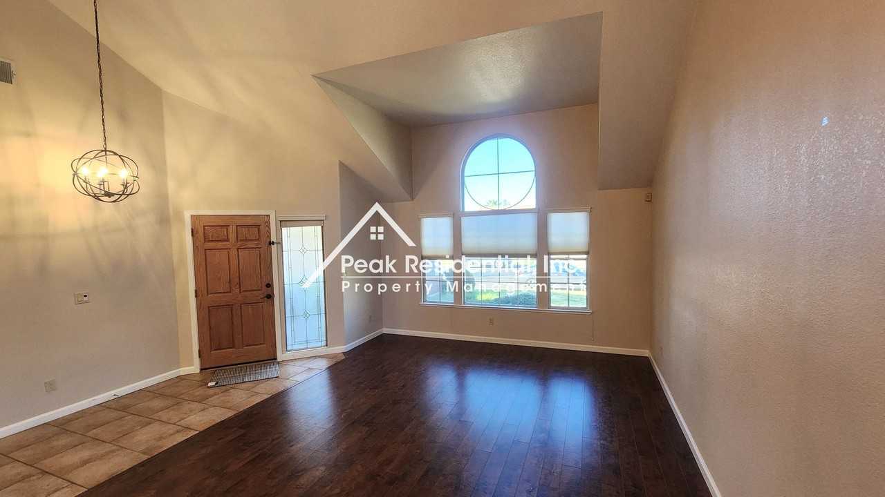 244 Silberhorn Dr - Photo 3 of 31