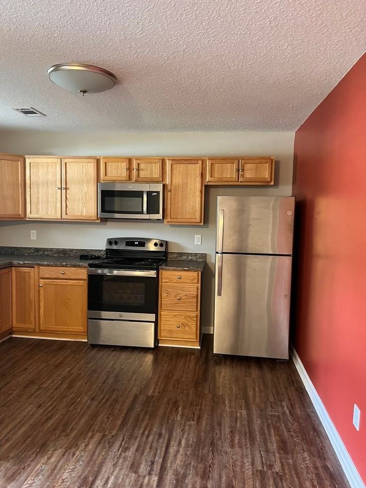 609 W Liberty St #B - Photo 2 of 6