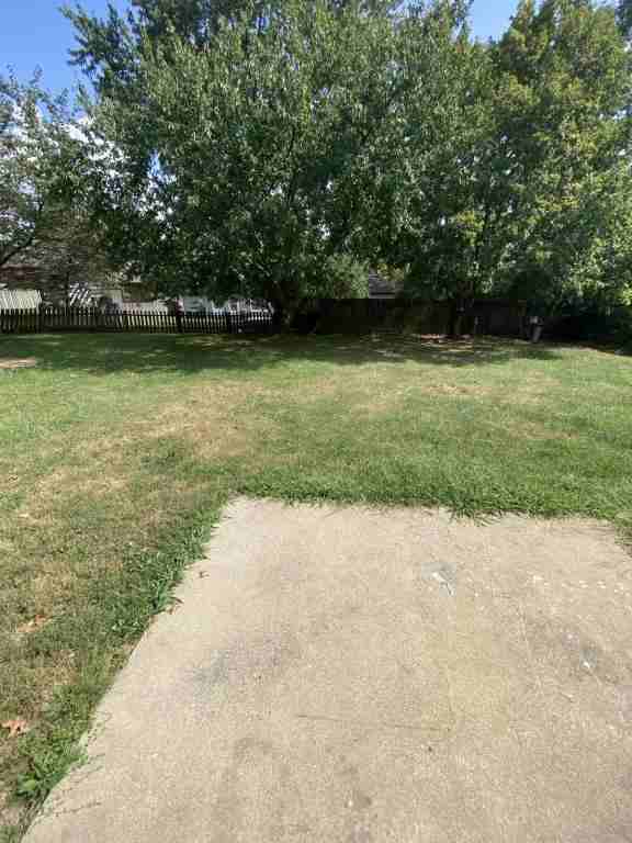 476 Woodview Dr - Photo 2 of 26