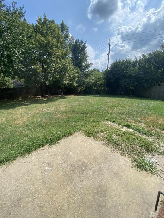 476 Woodview Dr - Photo 4 of 26