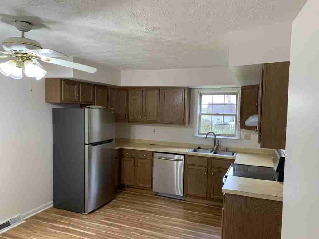 476 Woodview Dr - Photo 6 of 26