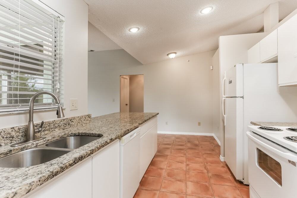 2214 Sw Jay Ave - Photo 7 of 16