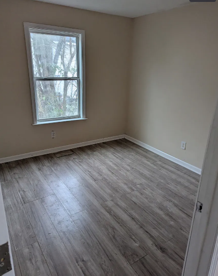 1041 Hall St - Photo 5 of 8