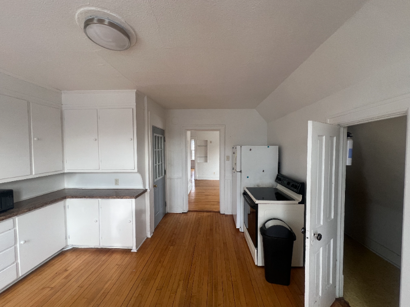 1305 Maryland Ave - Photo 2 of 8