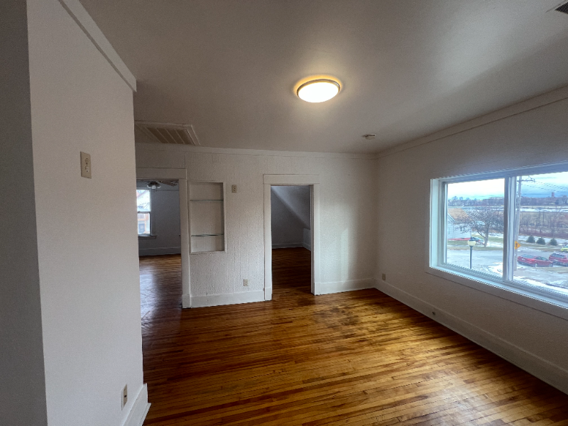 1305 Maryland Ave - Photo 3 of 8