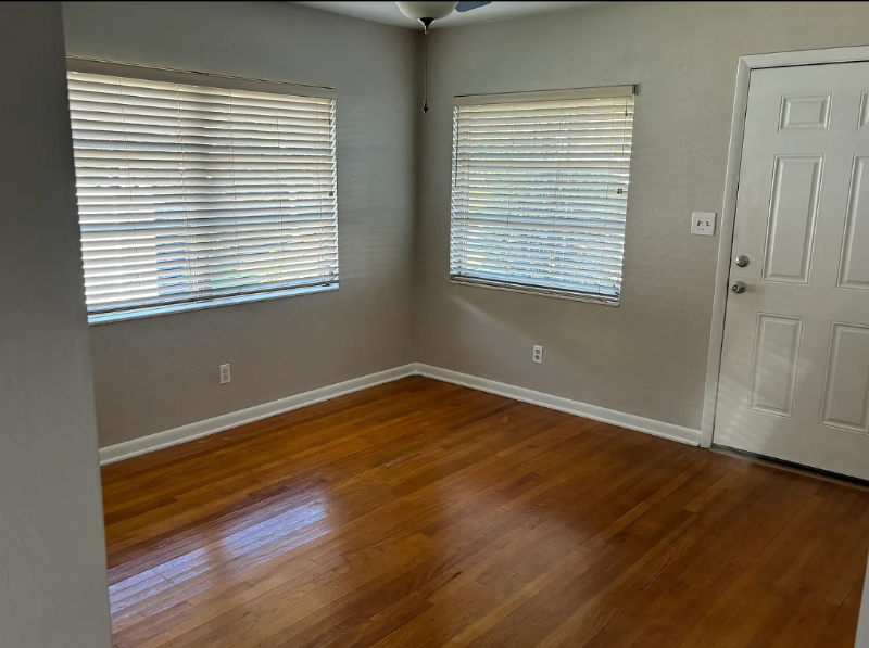 504 N Beverly Ave - Photo 2 of 10