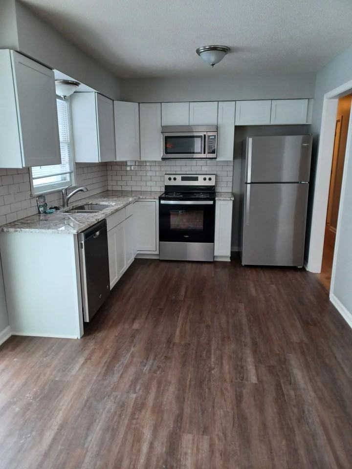 6912 Northwest 76th Terrace - Photo 2 of 8