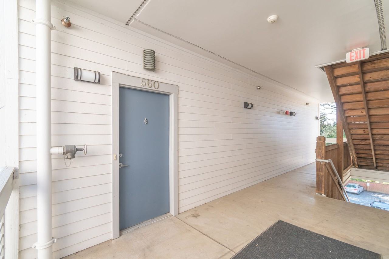 560 Oakland Ave - Photo 3 of 33