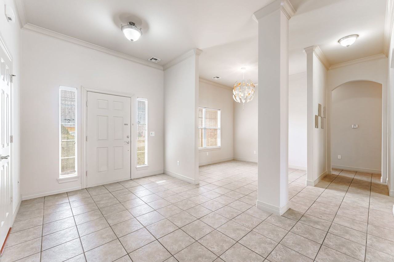 4303 W Olive St - Photo 3 of 18