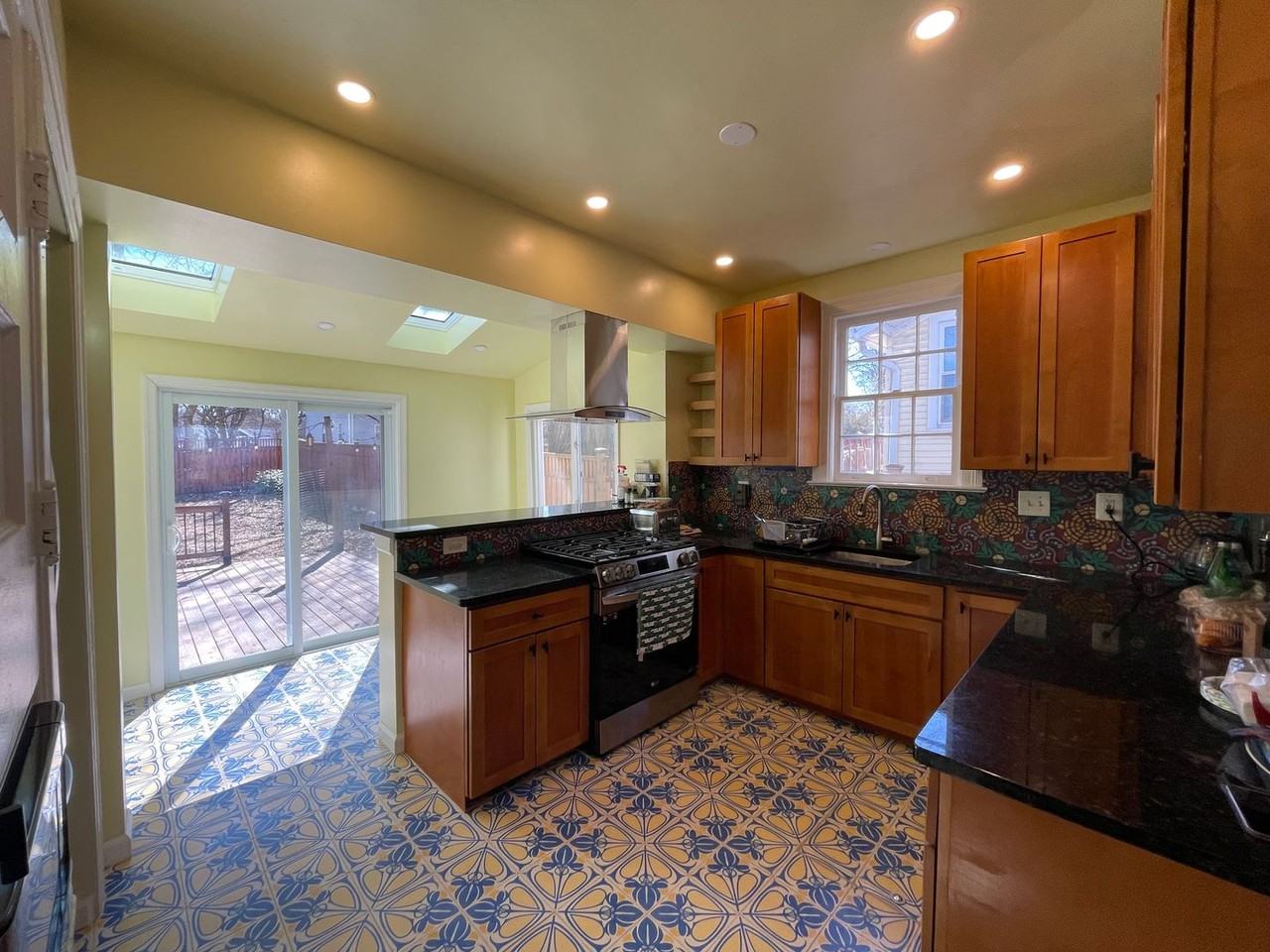 3211 Varnum St - Photo 5 of 39