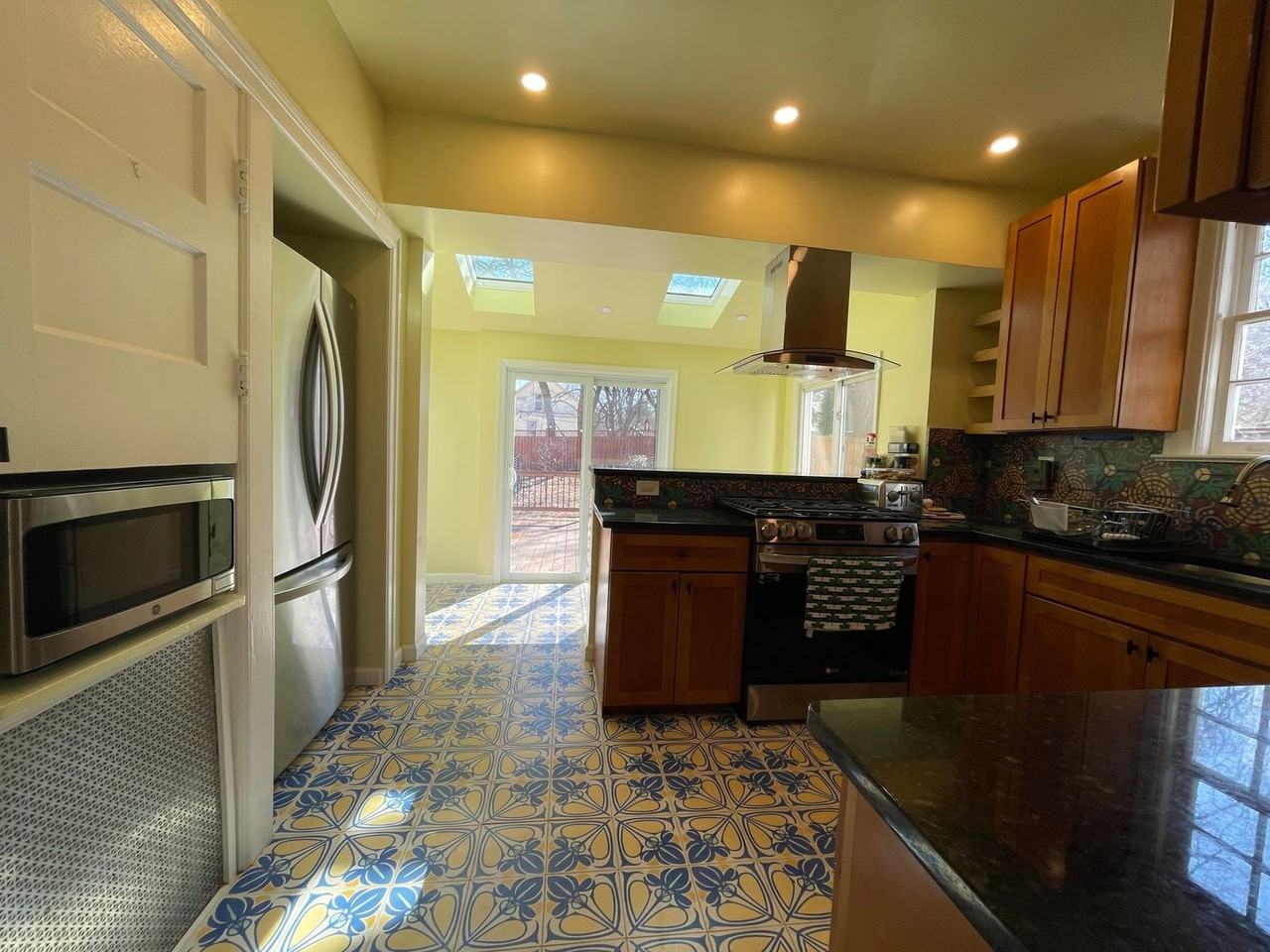 3211 Varnum St - Photo 6 of 39